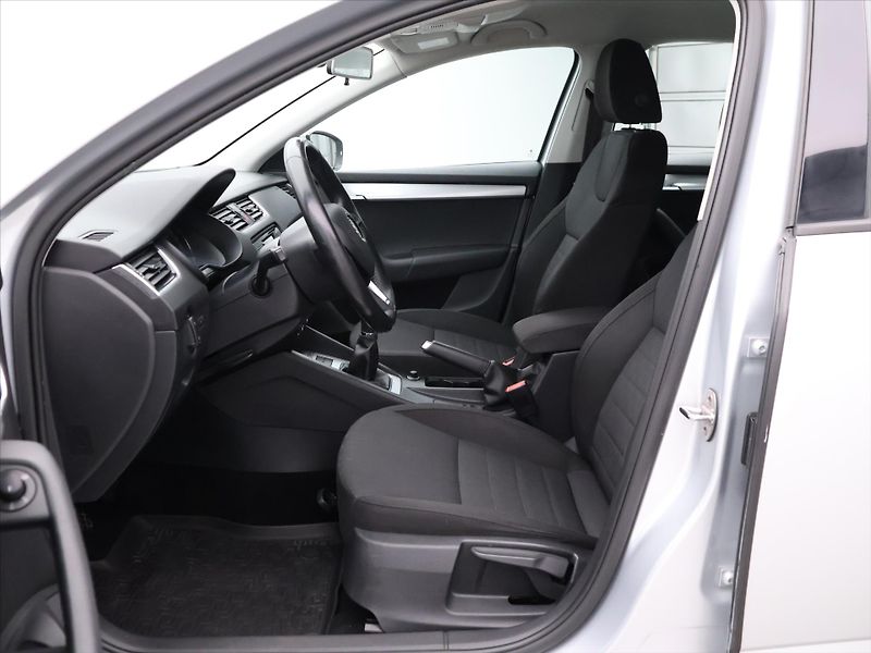 Škoda Octavia 1,4 TSI 110kW Style Aut.klima - fotka 11 z 27
