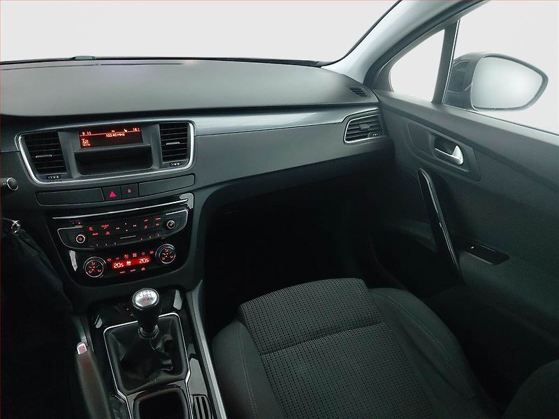 Peugeot 508 (2011) 2.0 HDi, Xenony, Tempomat - fotka 8 z 18