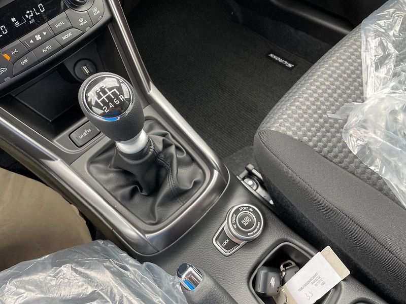Suzuki S-Cross 4x4 Premium - fotka 11 z 11