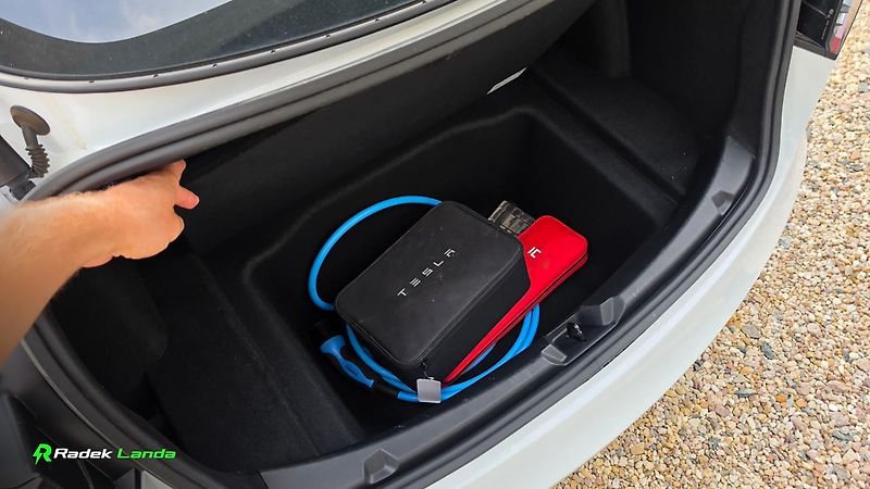 Tesla Model 3 (2021) Standard Range+, LFP, Tažné - fotka 11 z 12