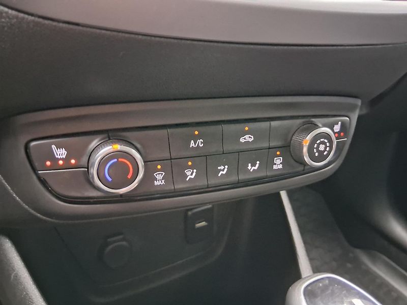 Opel Crossland X SMILE 1.2 TURBO 96 kW - fotka 14 z 22