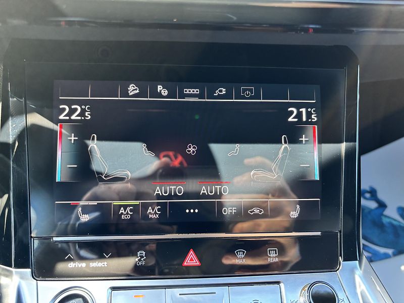 Audi Q8 e-tron (2023) S-Line 55 300kW 114kWh Matrix  - fotka 38 z 41