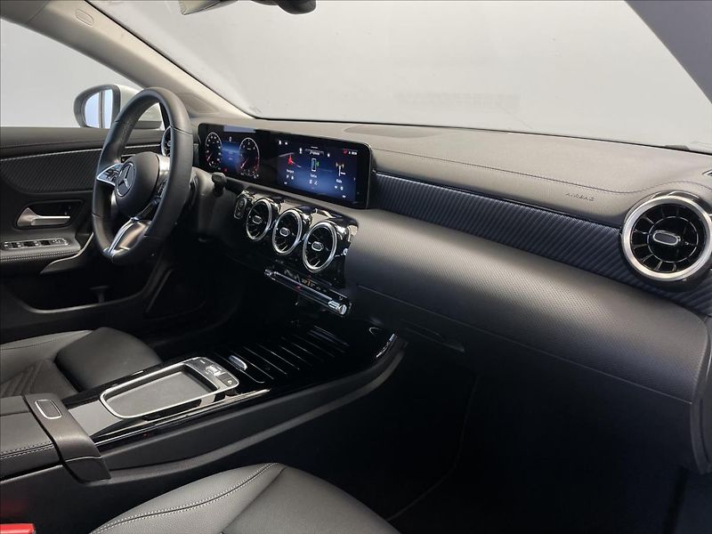 Mercedes-Benz CLA 180d Shooting Brake Progressiv - fotka 14 z 21