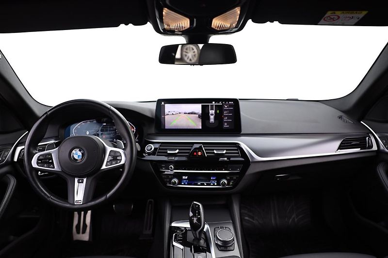 BMW Řada 5 530d xDrive Touring - fotka 11 z 14