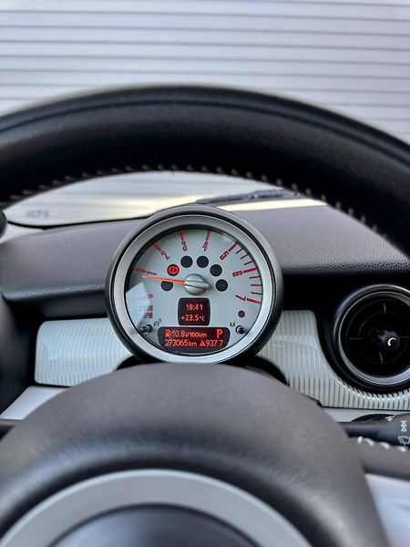 Mini Cooper (2010)  1.6D 50 CAMDEN AUTOMAT VYBAVA - fotka 19 z 31