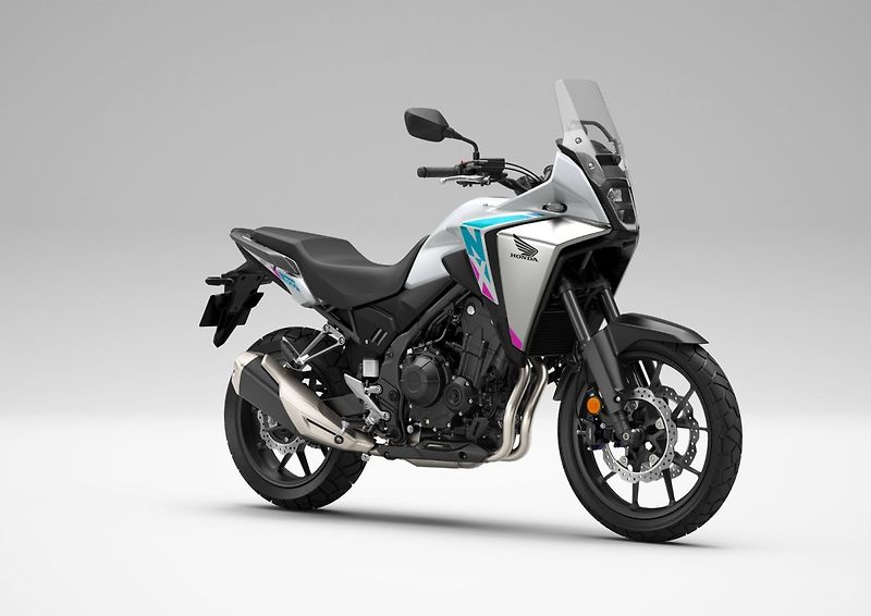 Honda (2026) NX500 E-Clutch - fotka 4 z 7
