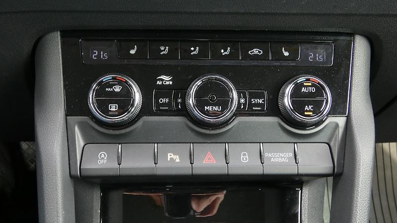 Škoda Karoq 1,5 TSI DSG Style - fotka 16 z 22