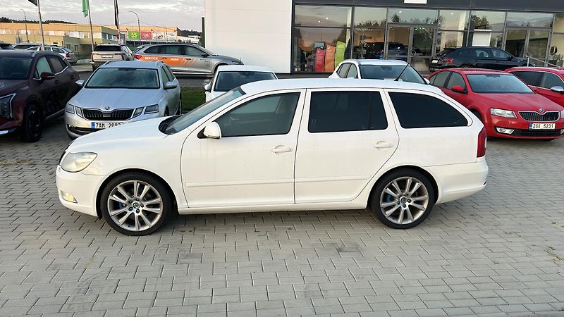 Škoda Octavia (2012) 1.6 TDI 100% servis - fotka 2 z 18