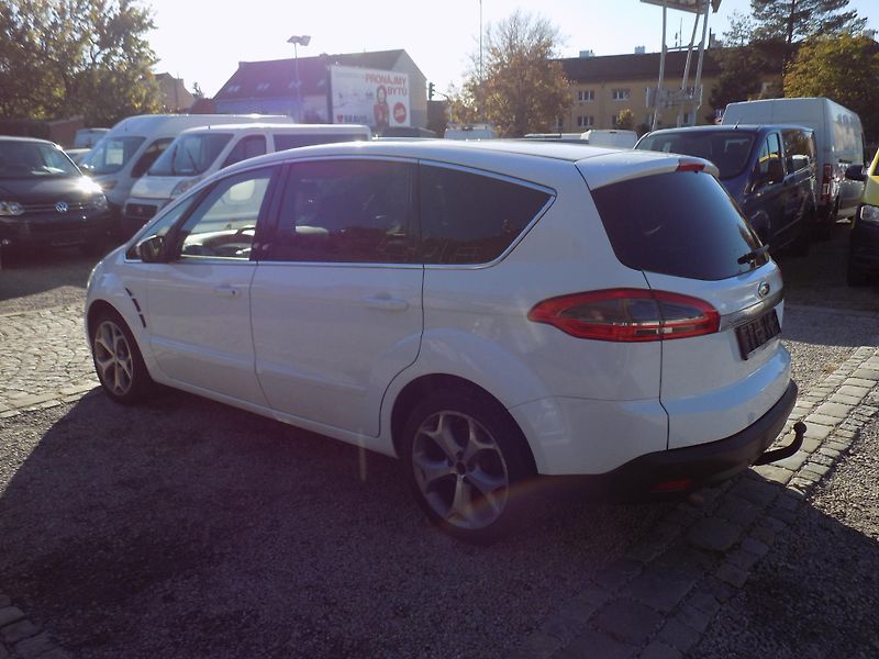 Ford S-MAX 2,0  TDCI 103KW TITAN FACELIFT - fotka 13 z 47