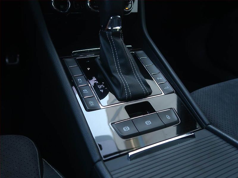 Škoda Superb (2018) Sportline 2.0 TDI - fotka 13 z 16