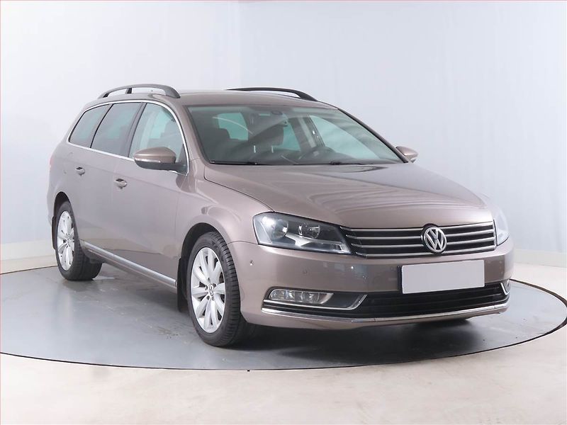 Volkswagen Passat (2011) Highline 2.0 TDI, Automat - fotografie inzerátu