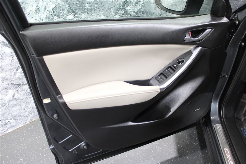 Mazda CX-5 2,0 Skyactiv AWD Automat - fotka 8 z 32