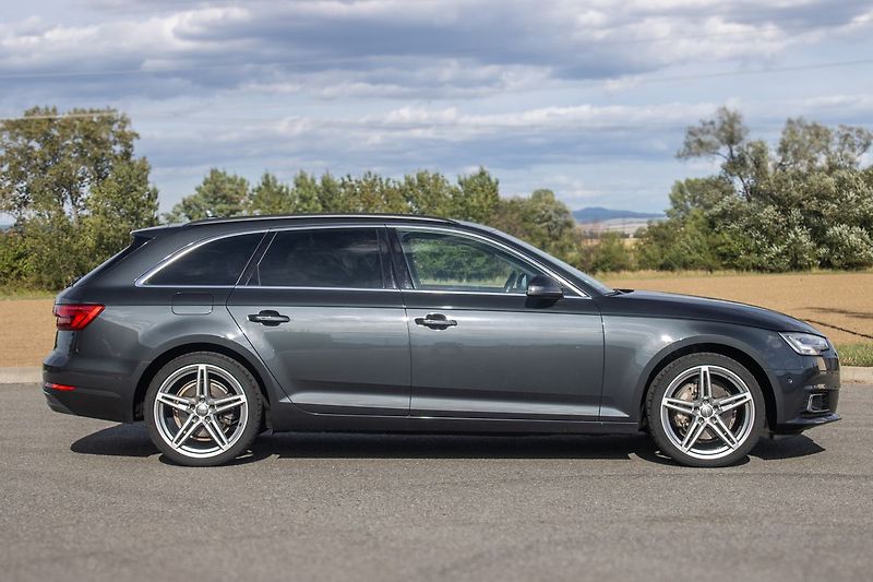 Audi A4 - fotka 4 z 26