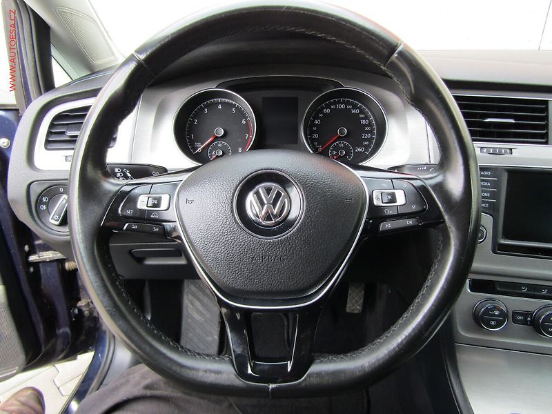 Volkswagen Golf (2016) 1.0 TSi, Navi - fotka 18 z 20