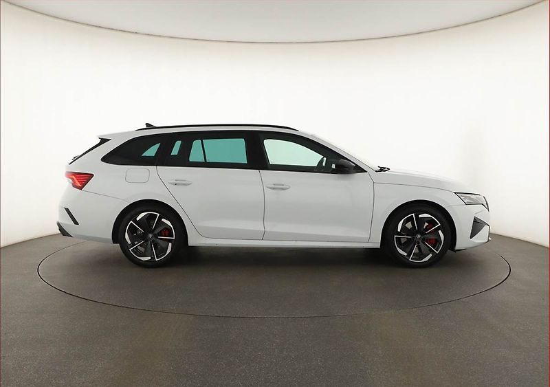 Škoda Octavia (2025) RS 2.0 TSI, RS, KAMERA - fotka 6 z 19