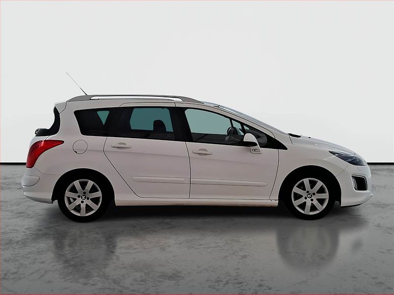 Peugeot 308 (2012) 1.6 HDi, 7 míst, Klima - fotka 6 z 17