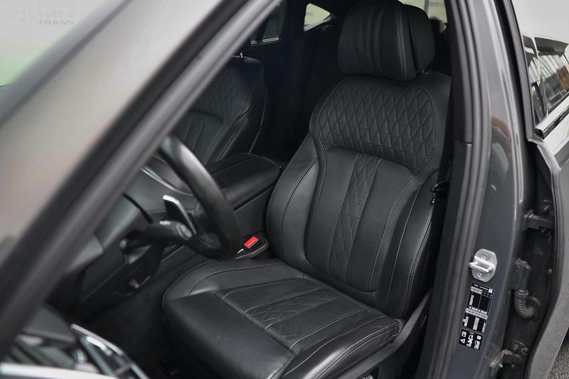 BMW X6 M50i - fotka 10 z 15