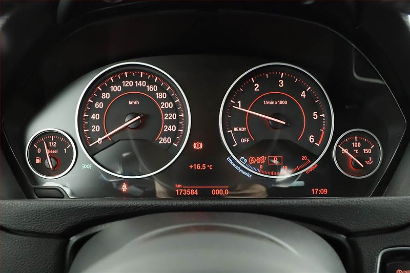 BMW Řada 4 (2017) 420d xDrive - fotka 12 z 20