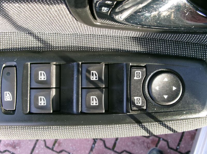 Renault Scénic (2011) 1,5dCi KLIMA ALU TEMP - fotka 25 z 30