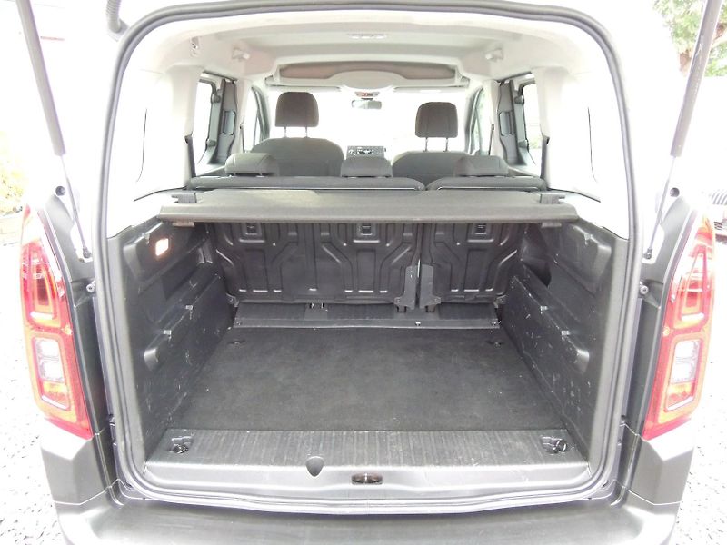 Citroën Berlingo (2019) 1.2Puretech,Live,81kw,ČR,1.maj - fotka 43 z 55
