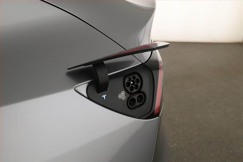 Tesla Model Y (2023) Long Range AWD 79kWh, SoH 92% - fotka 25 z 26