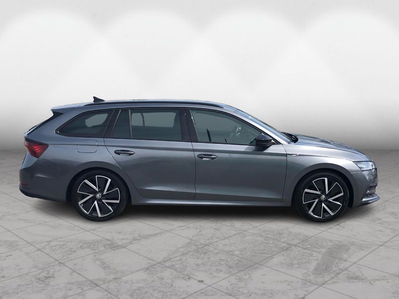 Škoda Octavia COMBI 2.0 TDi DSG 7 st. SPORTL - fotka 8 z 28