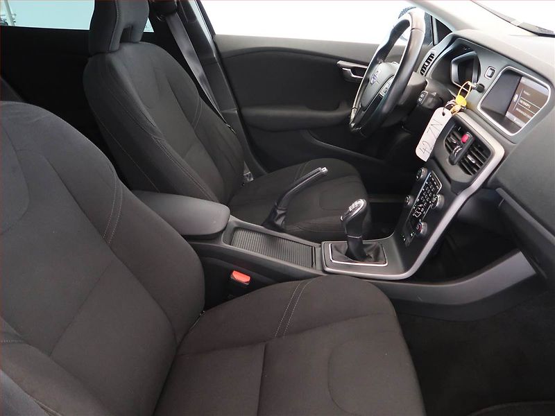 Volvo V40 (2014) 1.6 D2, Serv.kniha, Navi - fotka 9 z 14