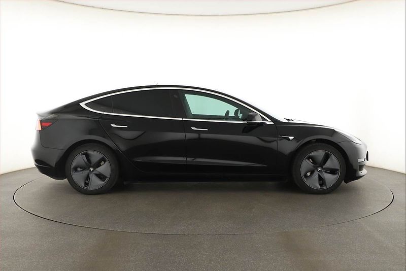 Tesla Model 3 (2019) Long Range 4WD 78kWh, SoH 82% - fotka 6 z 20