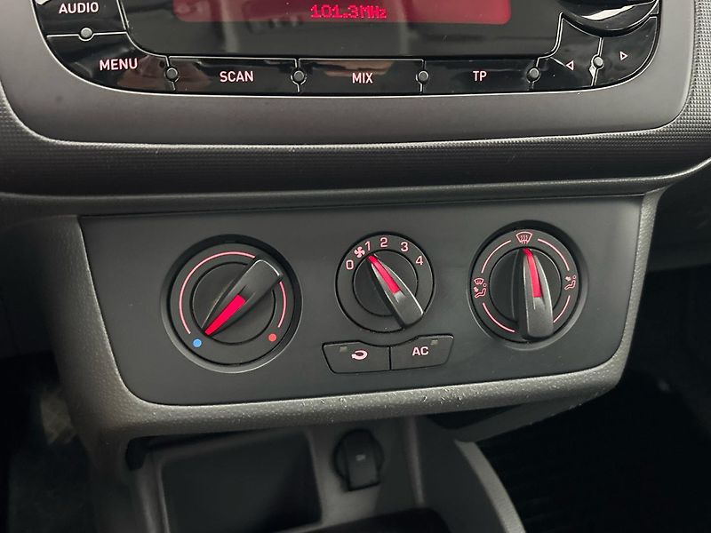 Seat Ibiza Reference - fotka 19 z 27