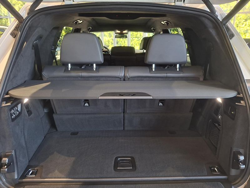 BMW X7 xDrive 40d Individuál - fotka 27 z 31