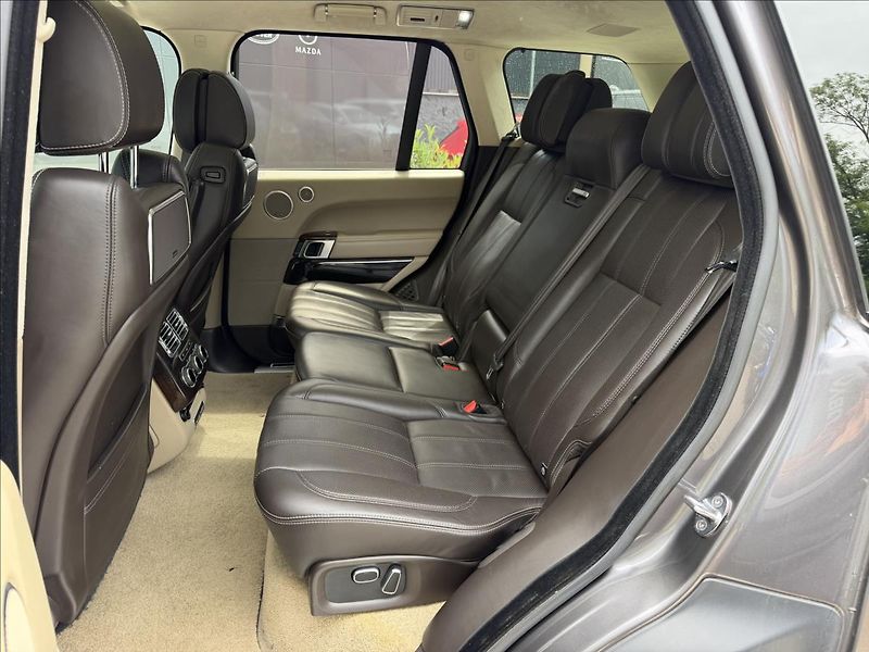 Land Rover Range Rover 5,0 S/C V8 Autobiography DPH - fotka 14 z 44