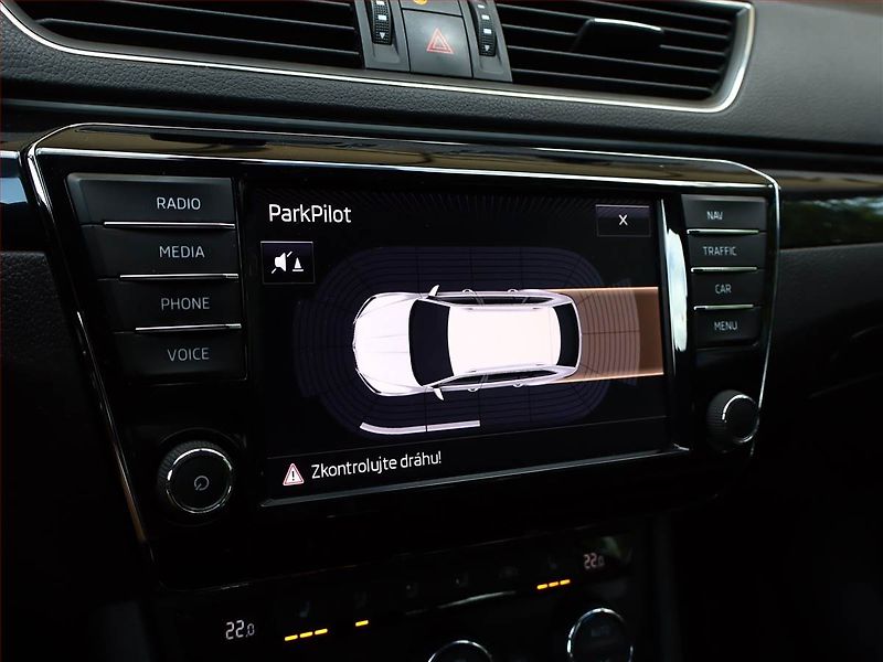 Škoda Superb (2016) Laurin&Klement 2.0 TDI, 4X4 - fotka 16 z 23