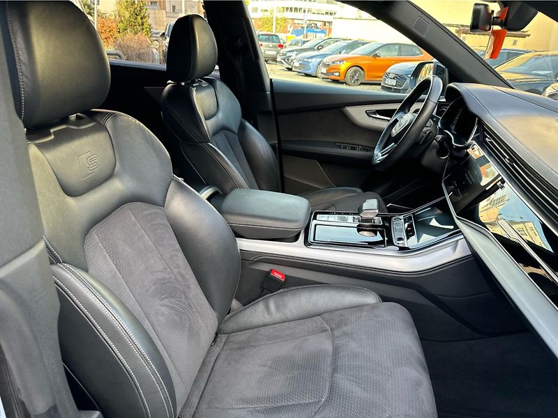 Audi Q8 55 TFSI Quattro - fotka 17 z 24
