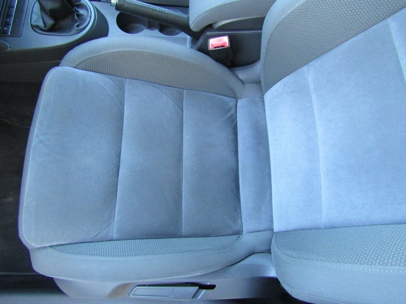 Volkswagen Touran (2011) 1.6 TDI 77kW  ROZVODY - fotka 20 z 47