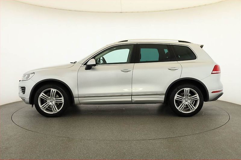 Volkswagen Touareg (2015) R-Line 3.0 TDI, 4X4, Automat - fotka 3 z 21