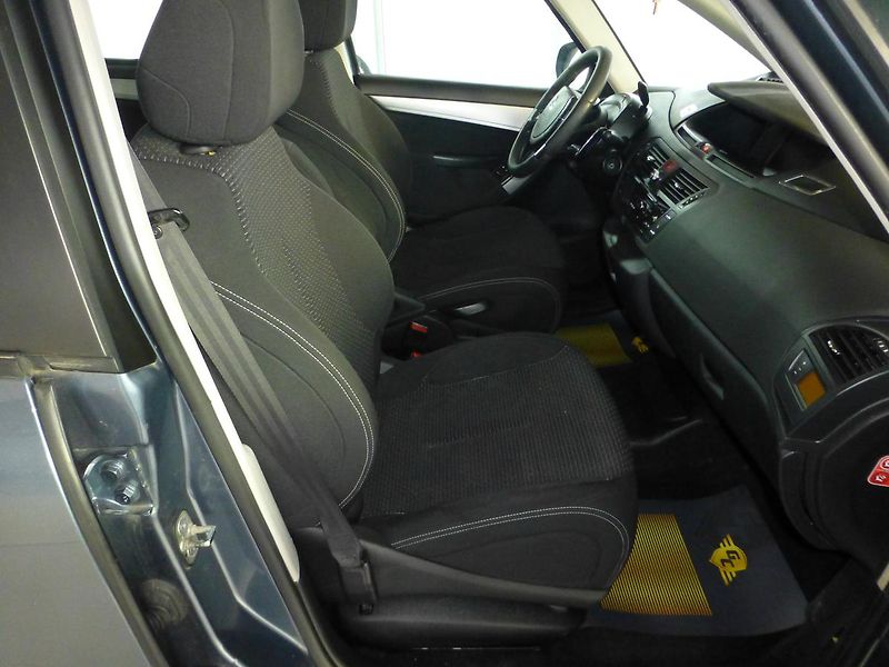 Citroën Grand C4 Picasso (2009) 1,6HDI**KLIMATIZACE***7 MÍST** - fotka 19 z 29
