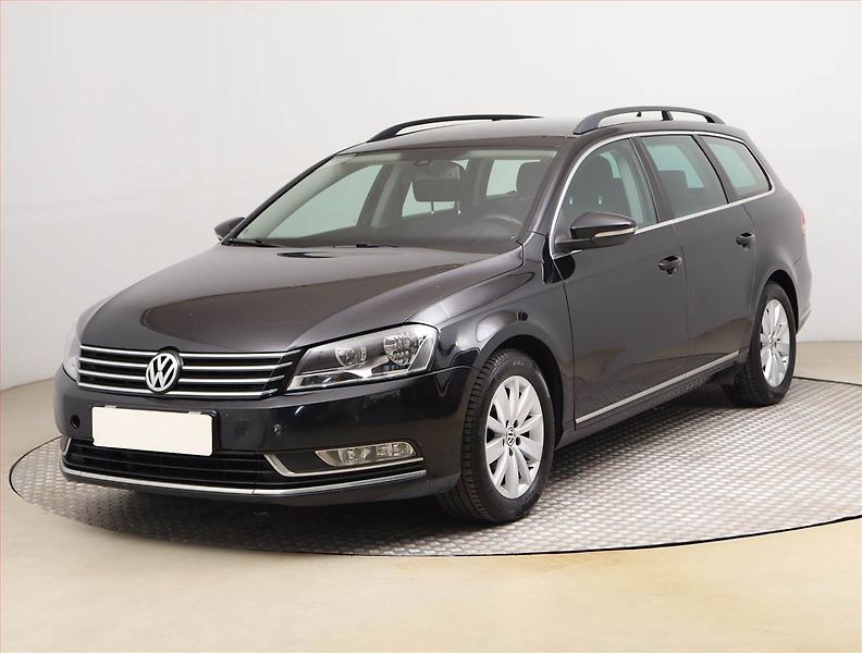 Volkswagen Passat (2014) Comfortline 2.0 TDI, Tempomat - fotka 2 z 22