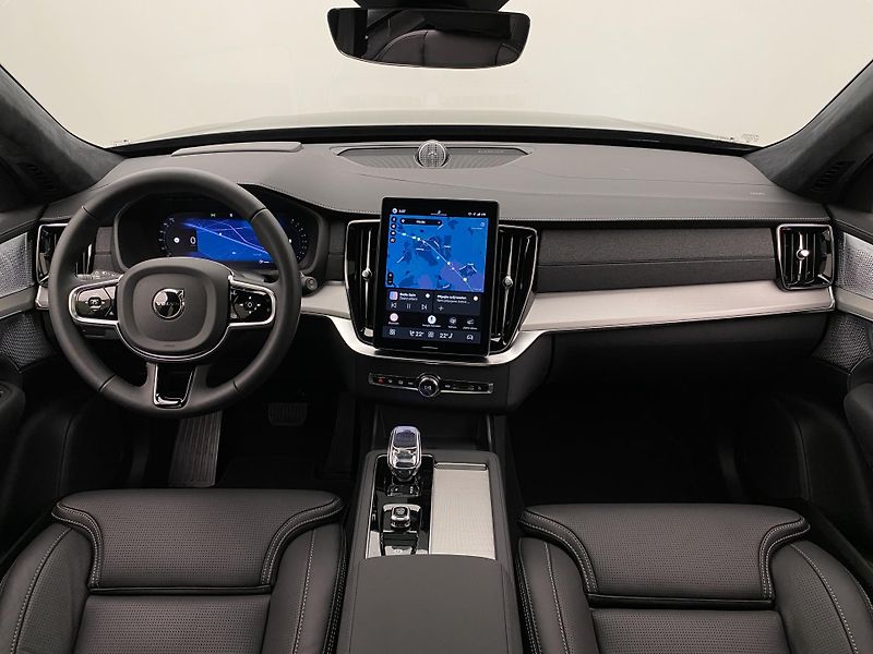 Volvo XC90 (2026) B5 AWD BLACK EDITION ULTRA 7 - fotka 2 z 78