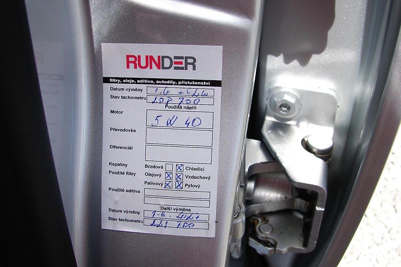 Volkswagen Golf V 1.9 TDi 105PS BlueMotion Pan - fotka 20 z 40