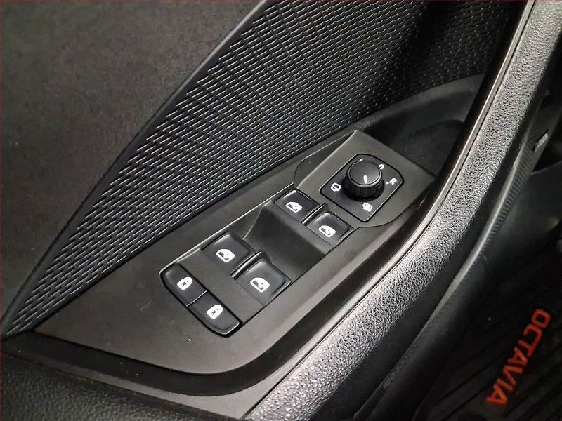 Škoda Octavia (2020) RS 2.0 TSI - fotka 19 z 24