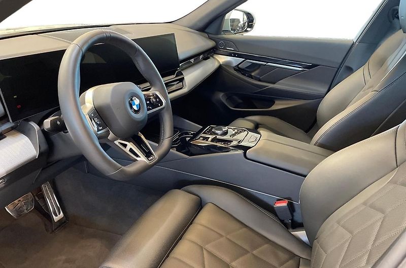 BMW Řada 5 520d AWD Touring MSport h/k - fotka 15 z 18