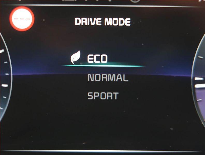 Kia Sportage (2023) 1.6 T-GDI MHEV - fotka 25 z 30
