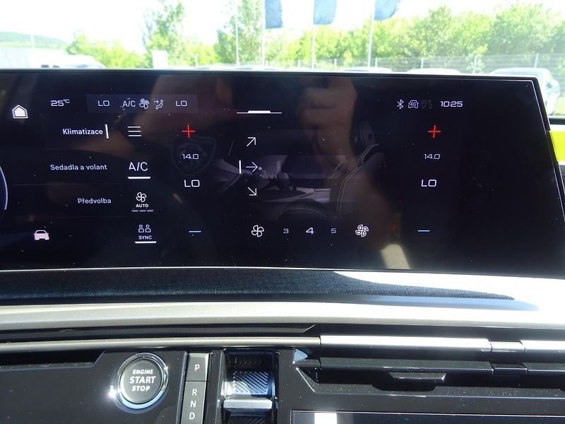 Peugeot 3008 (2026) GT Elektromotor 157kW / 210k - fotka 29 z 51