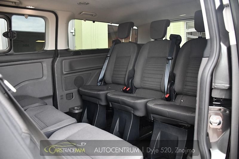 Ford Tourneo Custom 2.0EcoBlue 8.MÍST TITANIUM - fotka 18 z 43