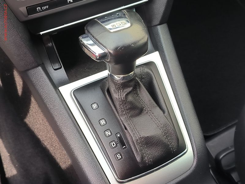 Škoda Octavia (2010) 2.0 TDi, Xenon, navi - fotka 14 z 20