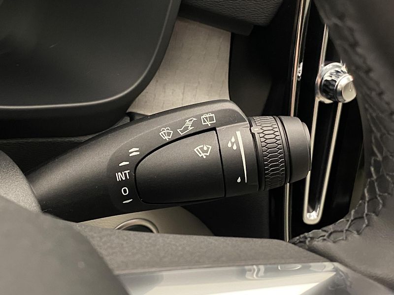 Volvo XC40 B4 DARK ULTRA AUT CZ - fotka 23 z 59