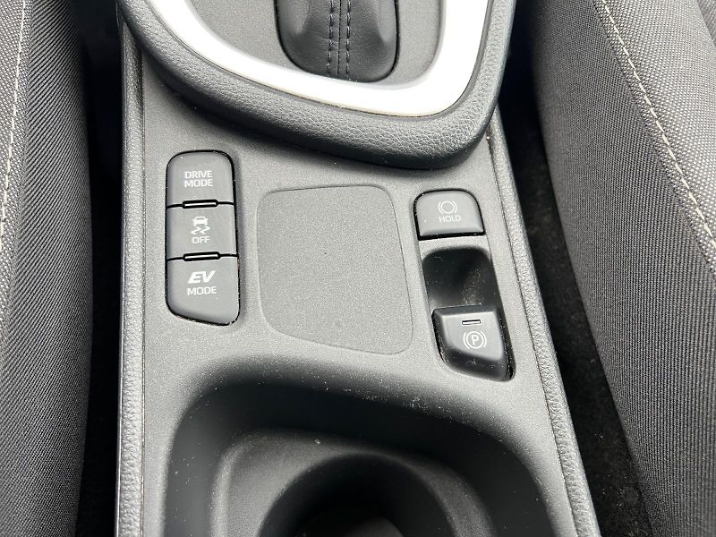 Toyota Yaris (2023) HYBRID 85kW e-CVT STYLE CZ - fotka 22 z 23