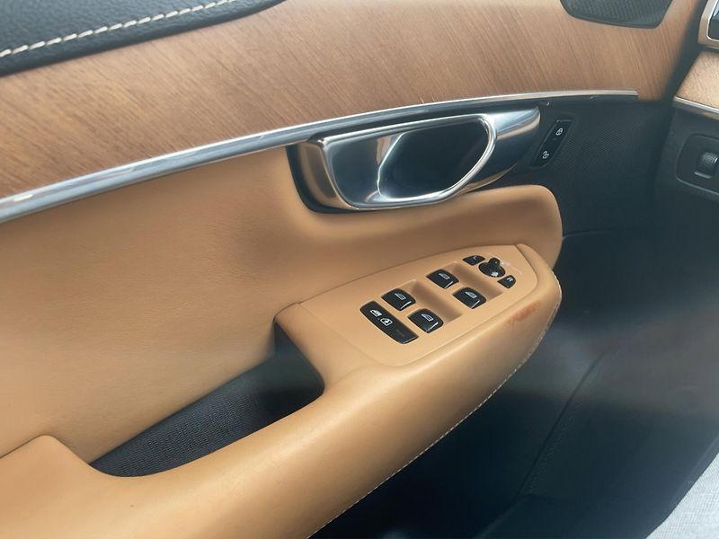 Volvo XC90 (2019) D5, 4X4, VZDUCH, Inscription - fotka 12 z 23