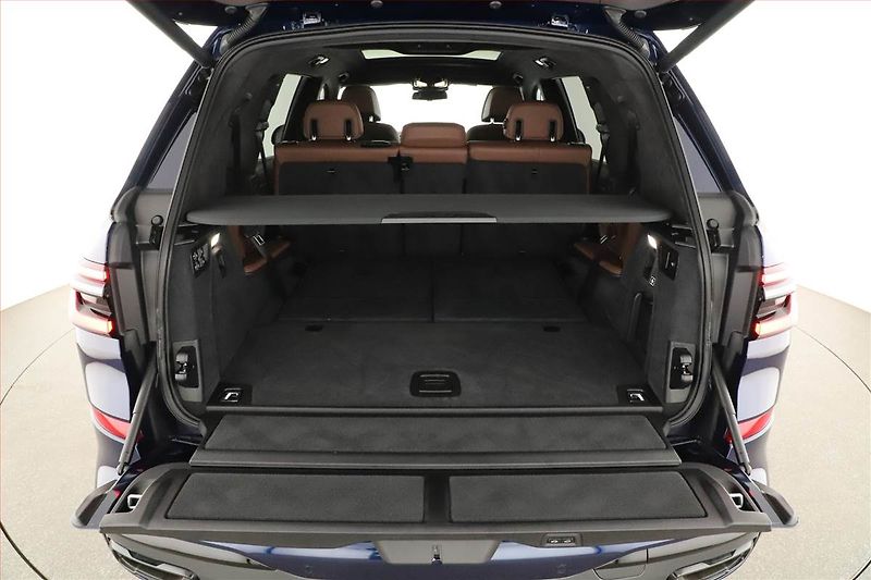 BMW X7 (2023) xDrive40i, 7Míst, Vzduch, 360° - fotka 11 z 20