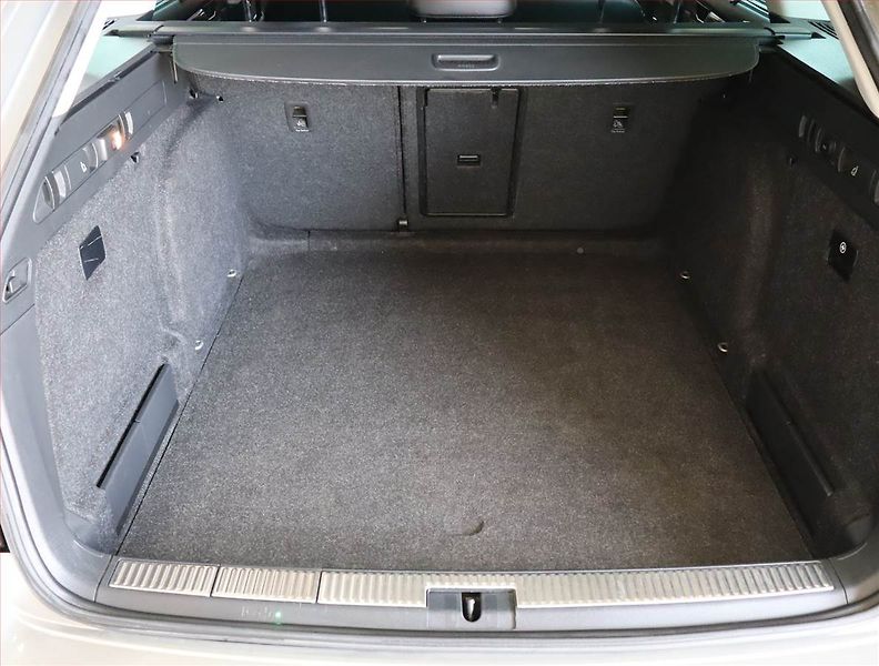 Škoda Superb (2018) Laurin&Klement 2.0 TDI, 4X4 - fotka 14 z 28